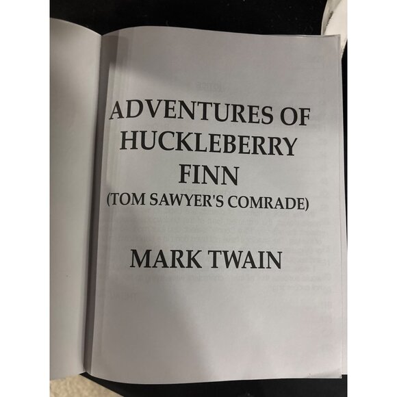 Mark Twains "Adventures Of Huckleberry Finn" Large Font Paperback - Picture 4 of 7